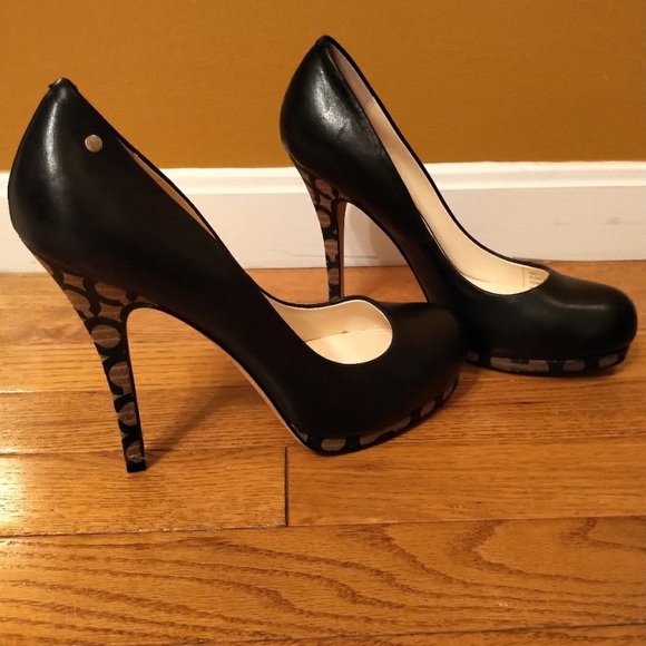 COACH Alexa Nappa Leather Signature Heels! 👠 ❤️ - Picture 4 of 6